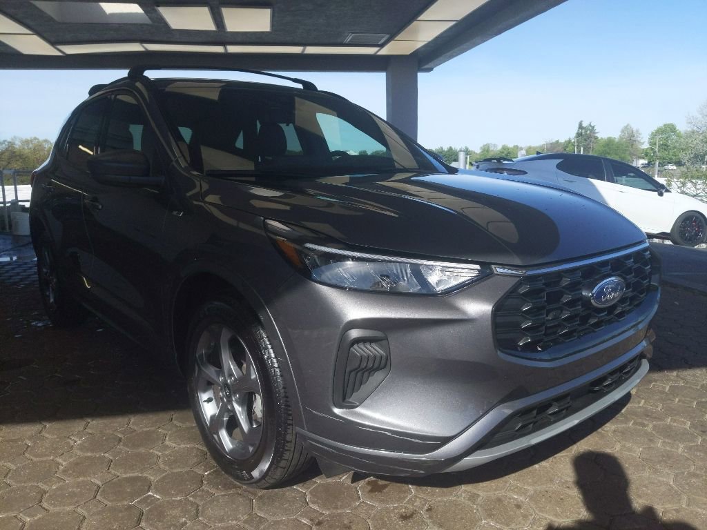 Certified 2023 Ford Escape ST-Line w/ Tech Pack #1 AWD/4WD image 4
