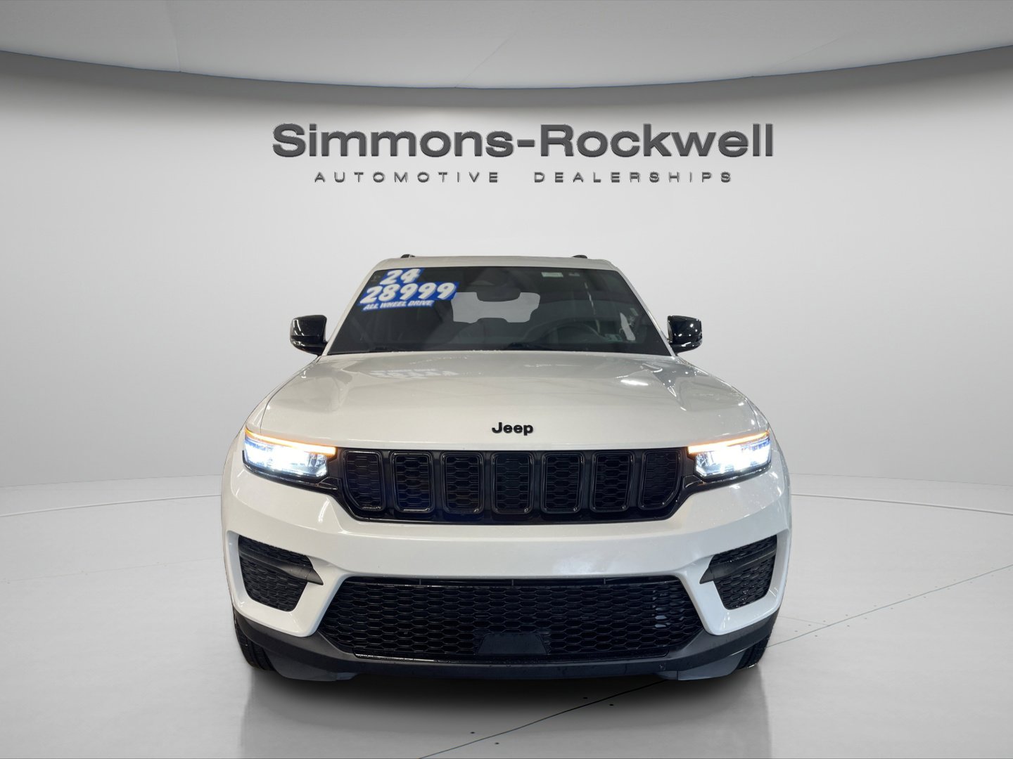 Used 2024 Jeep Grand Cherokee Altitude image 2