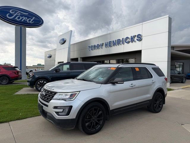 Used 2017 Ford Explorer XLT w/ XLT Technology Feature Bundle