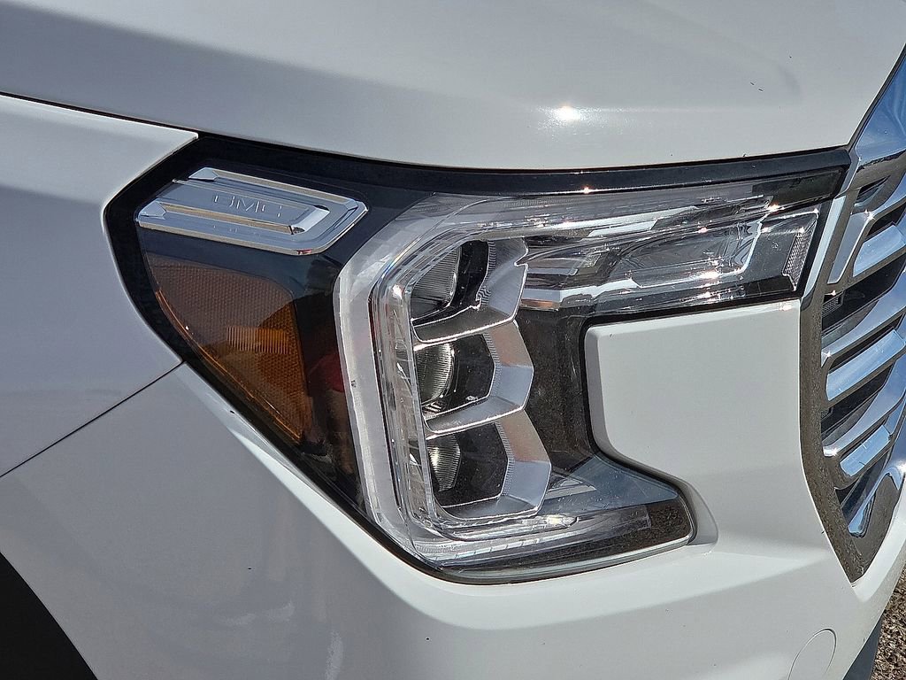 Used 2024 GMC Terrain SLT image 11