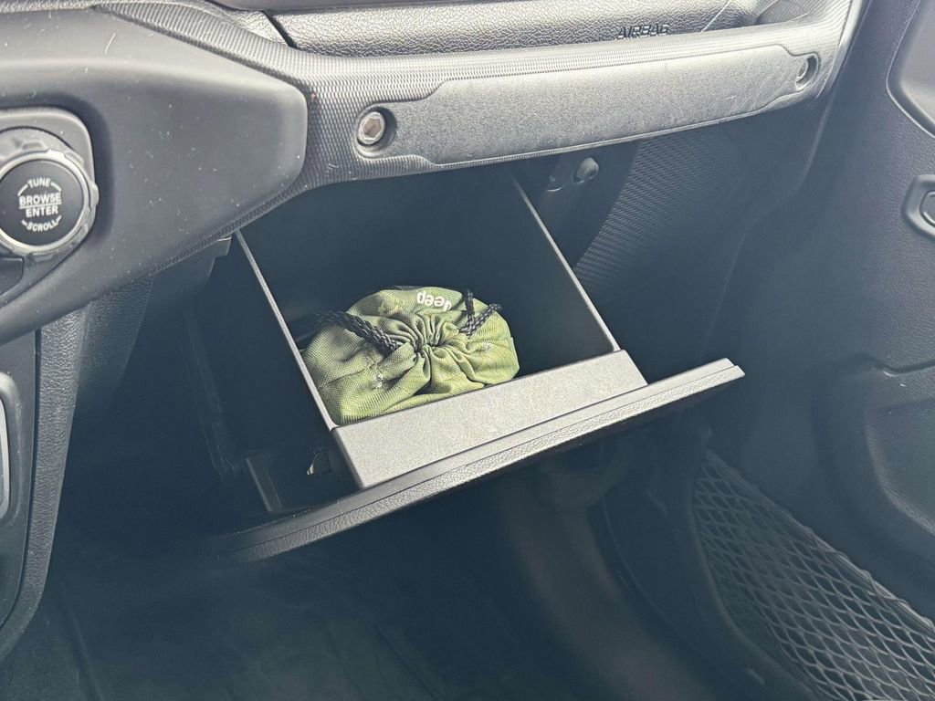 Used 2021 Jeep Gladiator Sport image 29