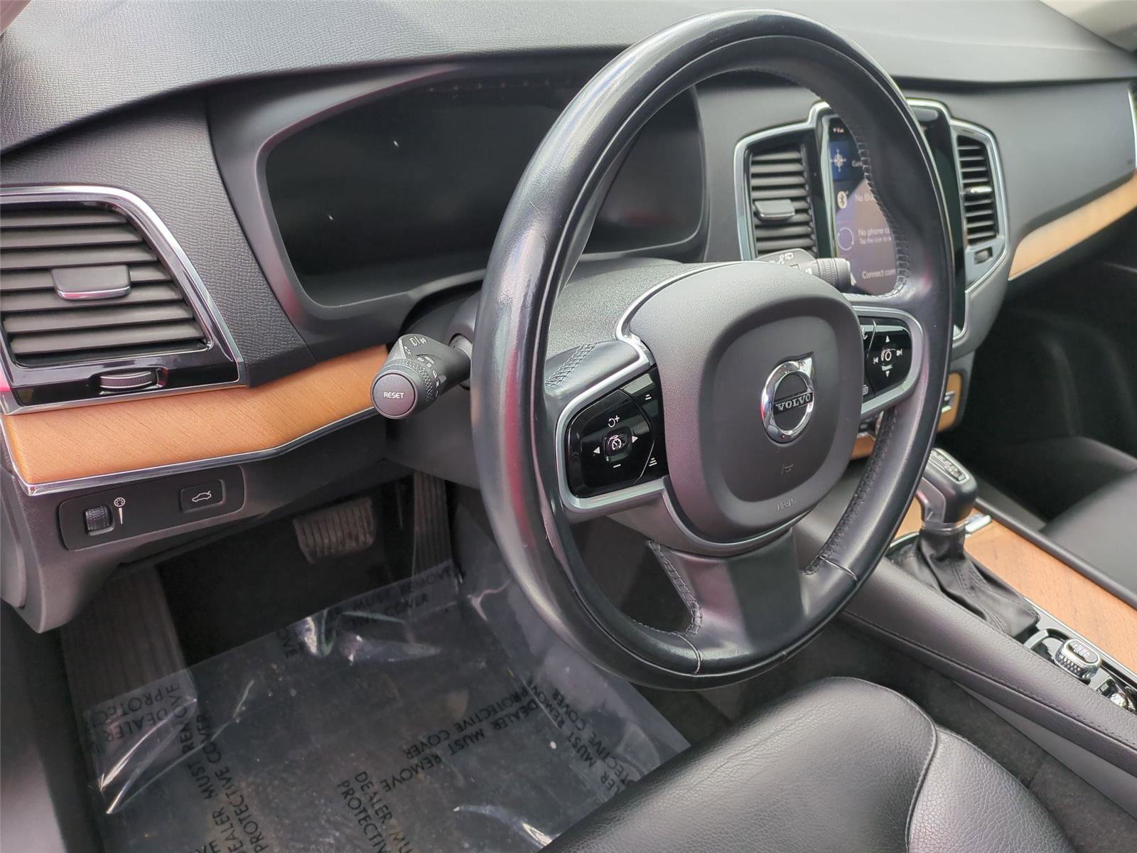 Used 2021 Volvo XC90 T6 Momentum AWD/4WD image 9