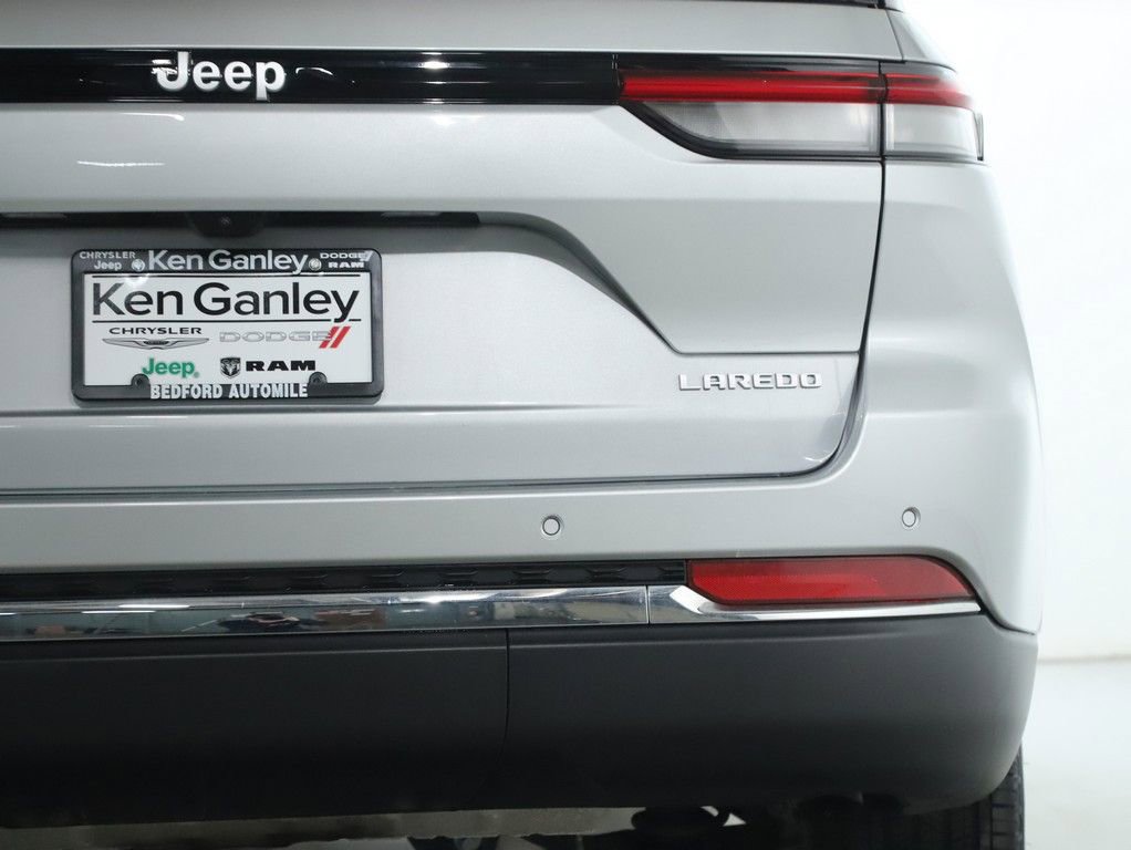 Used 2025 Jeep Grand Cherokee Laredo X image 44