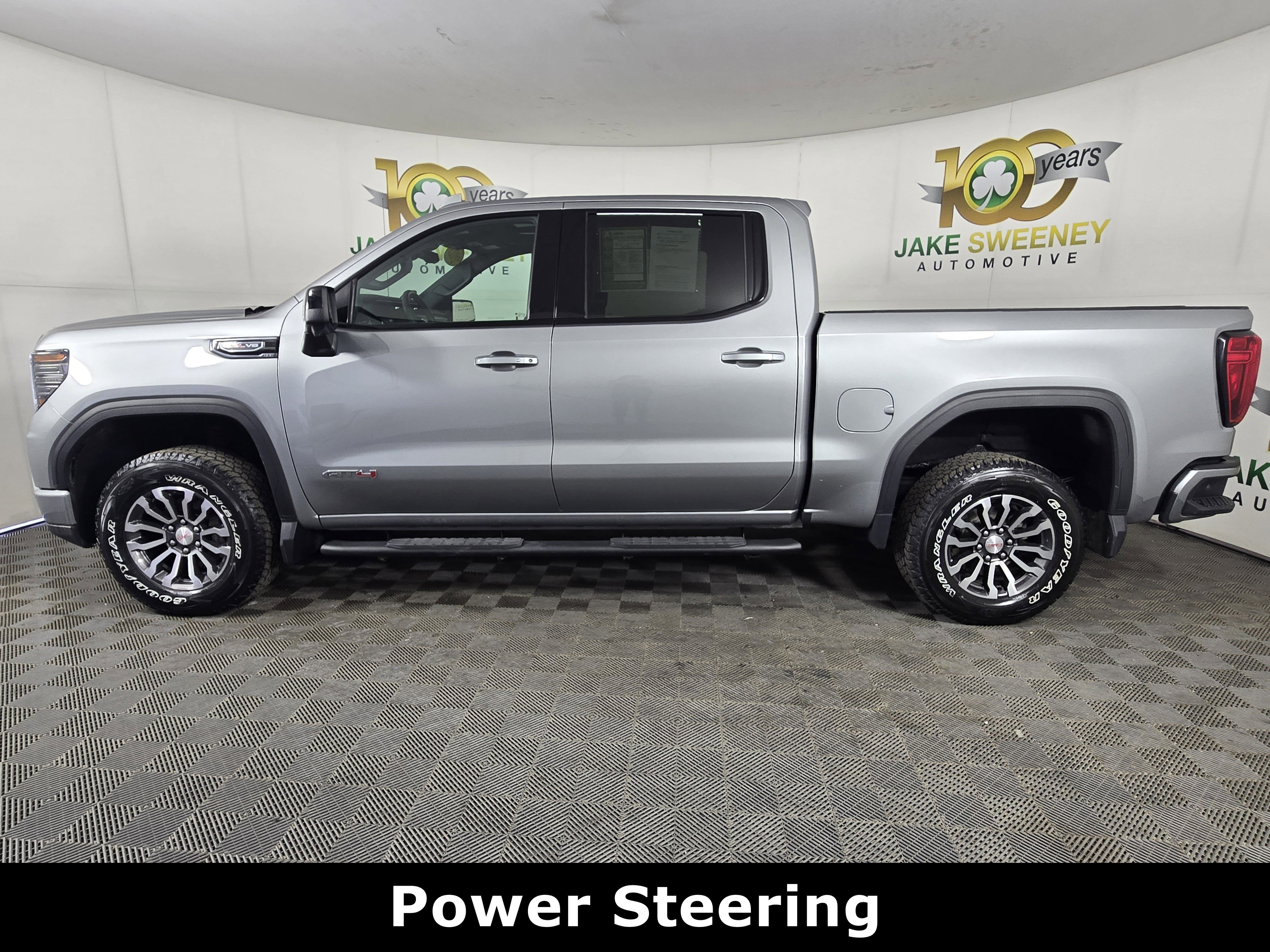 Certified 2023 GMC Sierra 1500 AT4 w/ Technology Package AWD/4WD image 4