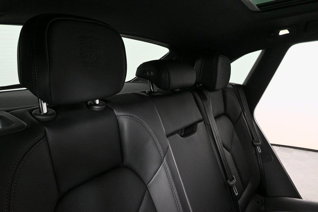 Certified 2026 Porsche Macan AWD/4WD image 23