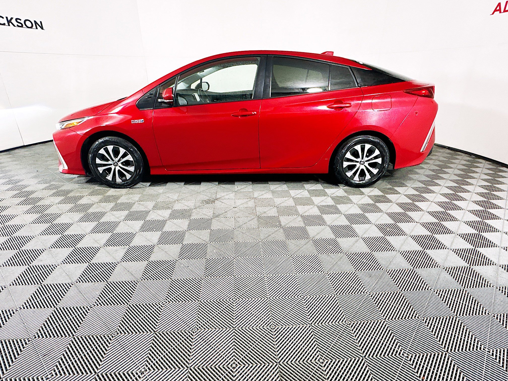 Used 2021 Toyota Prius Prime XLE image 6