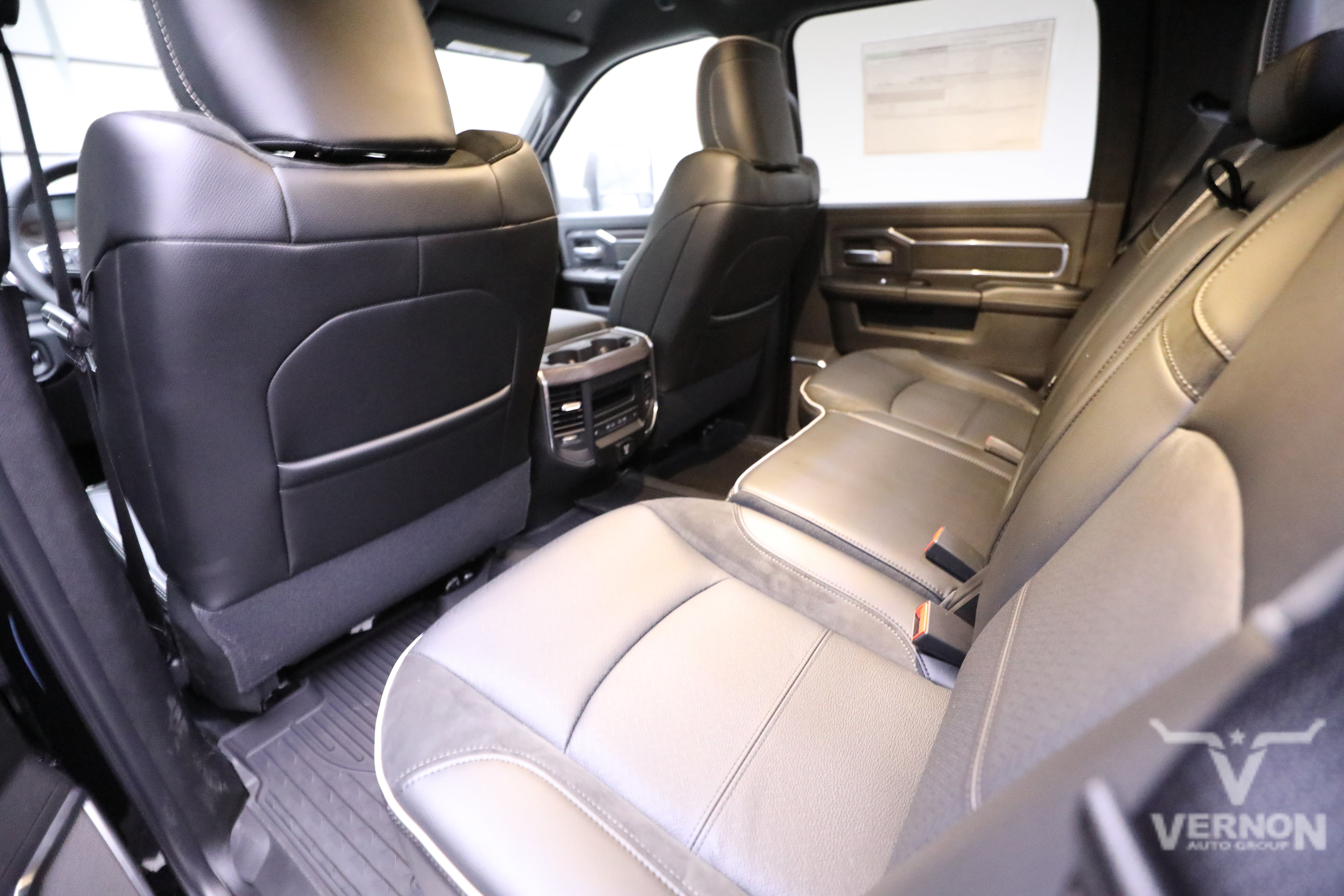New 2026 RAM 2500 Laramie AWD/4WD image 9