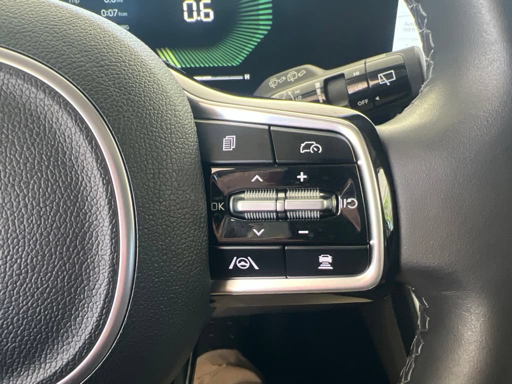 Certified 2025 Kia Carnival FWD image 56