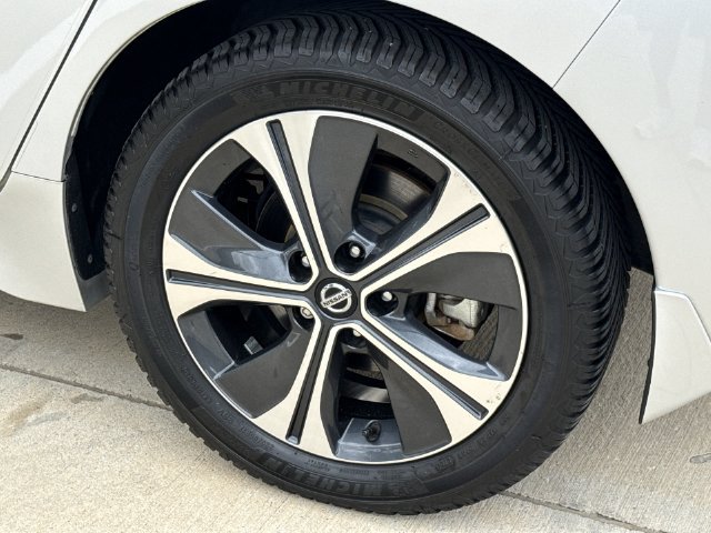 Used 2020 Nissan Leaf SL Plus FWD image 12