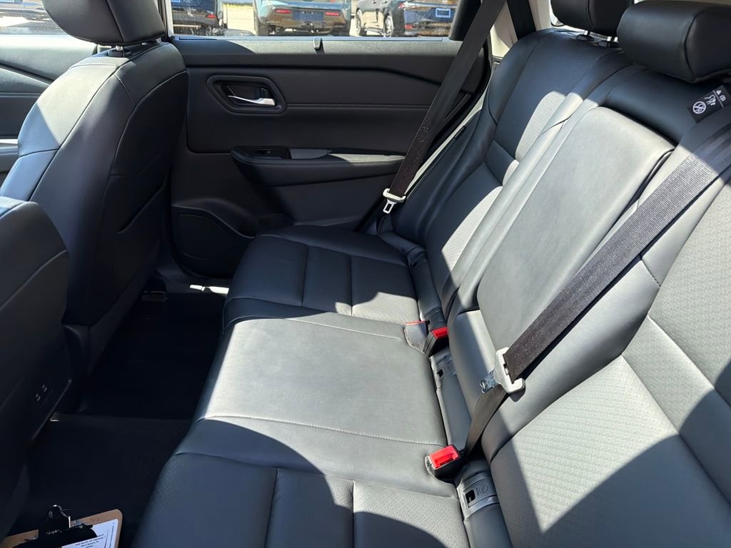 Used 2024 Nissan Rogue SV w/ SV Premium Package image 33