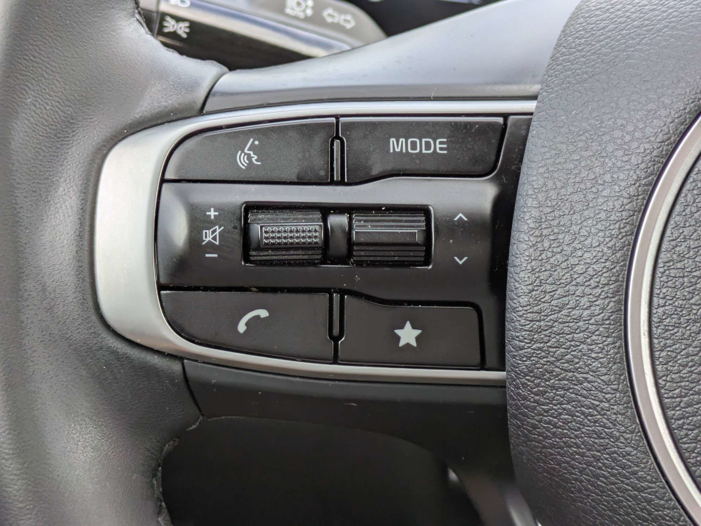 Certified 2025 Kia Sportage EX FWD image 21