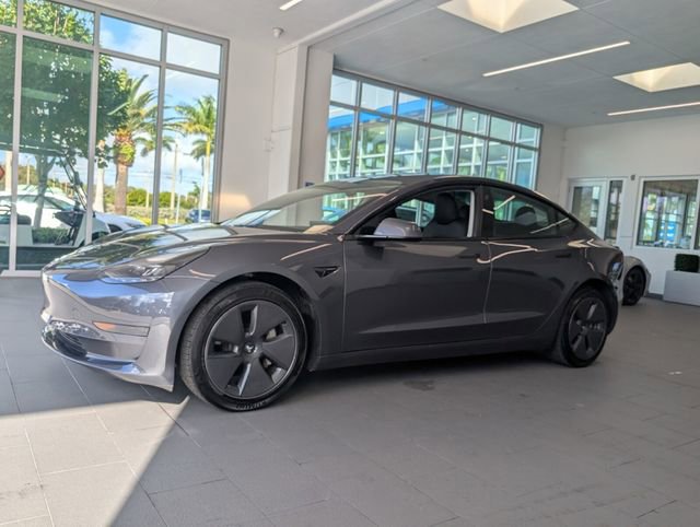 Used 2023 Tesla Model 3 Standard Range image 3