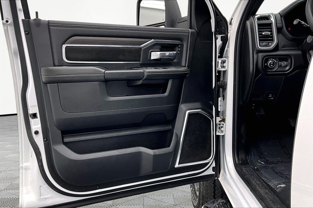 Used 2025 RAM 2500 Laramie AWD/4WD image 23