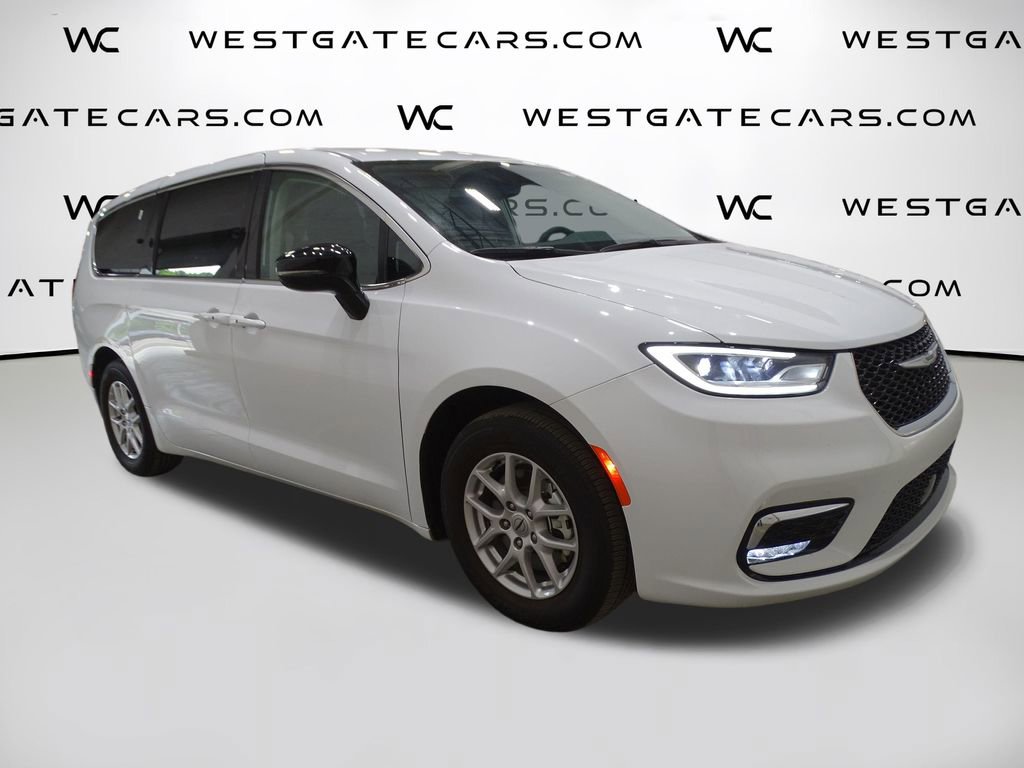 Used 2024 Chrysler Pacifica Touring-L