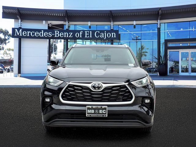 Used 2023 Toyota Highlander XLE FWD video 2