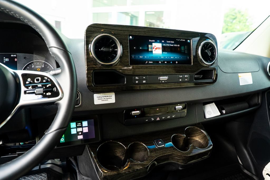 Used 2023 Mercedes-Benz Sprinter 3500 image 28