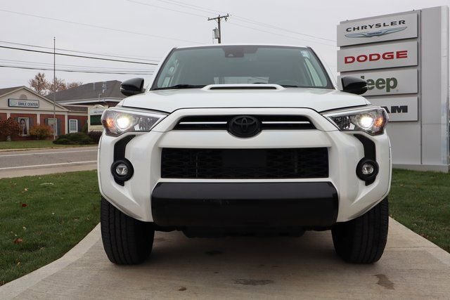 Used 2021 Toyota 4Runner Venture w/ Moonroof Package image 5