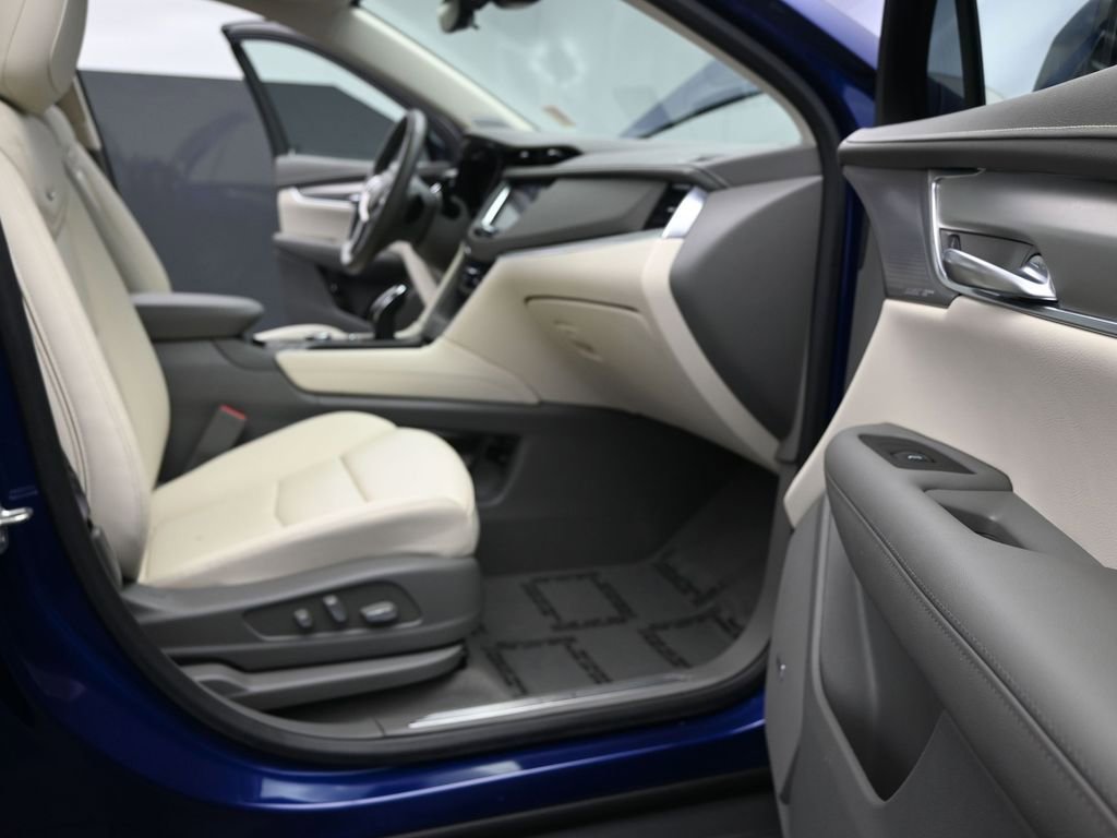 Used 2024 Cadillac XT5 Premium Luxury w/ Technology Package AWD/4WD image 17