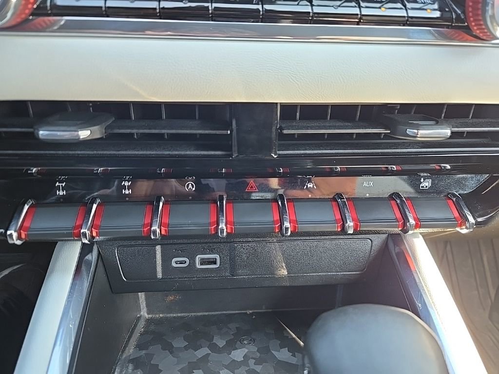 Used 2023 GMC Canyon AT4X image 27