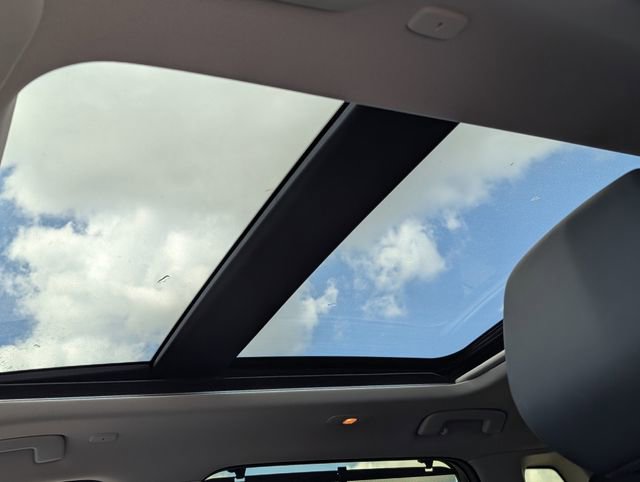 Used 2024 Nissan Rogue SV w/ SV Premium Package image 23