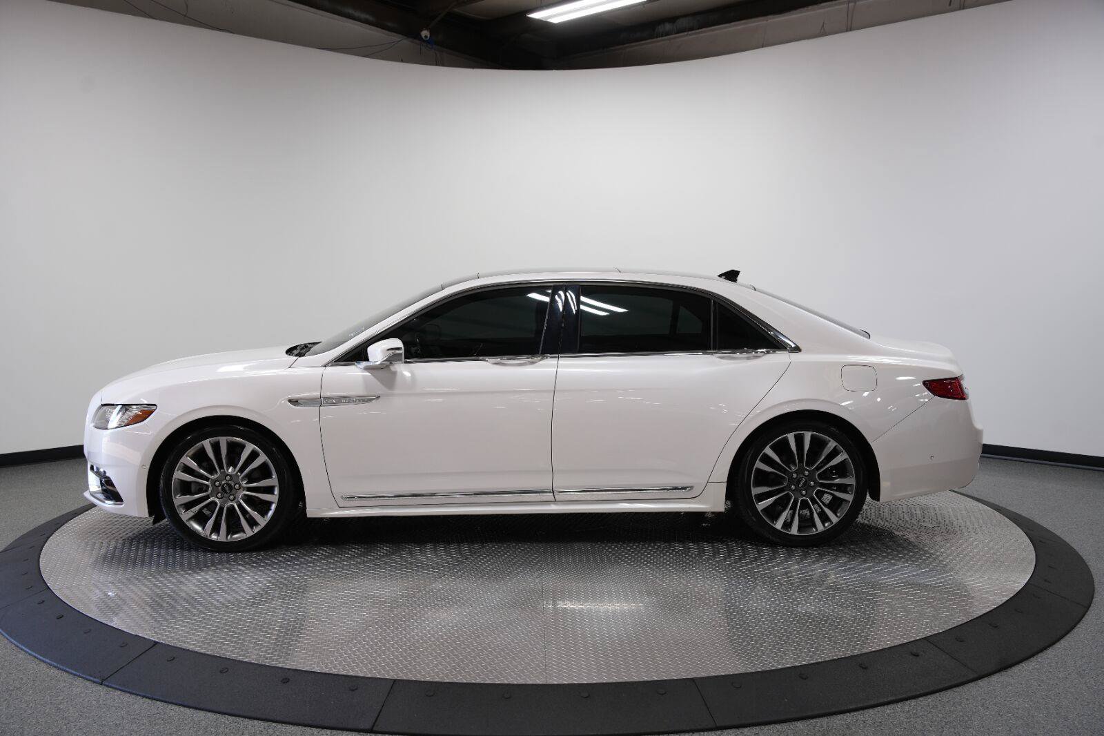 Used 2019 Lincoln Continental Reserve AWD/4WD image 5
