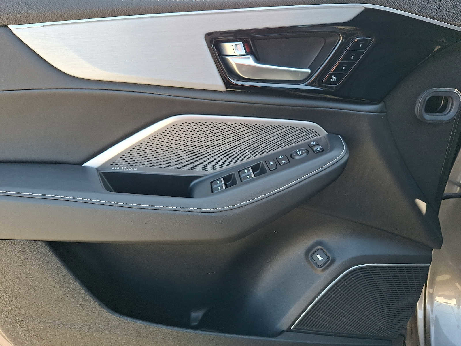 Certified 2023 Acura MDX SH-AWD w/ Technology Package image 13