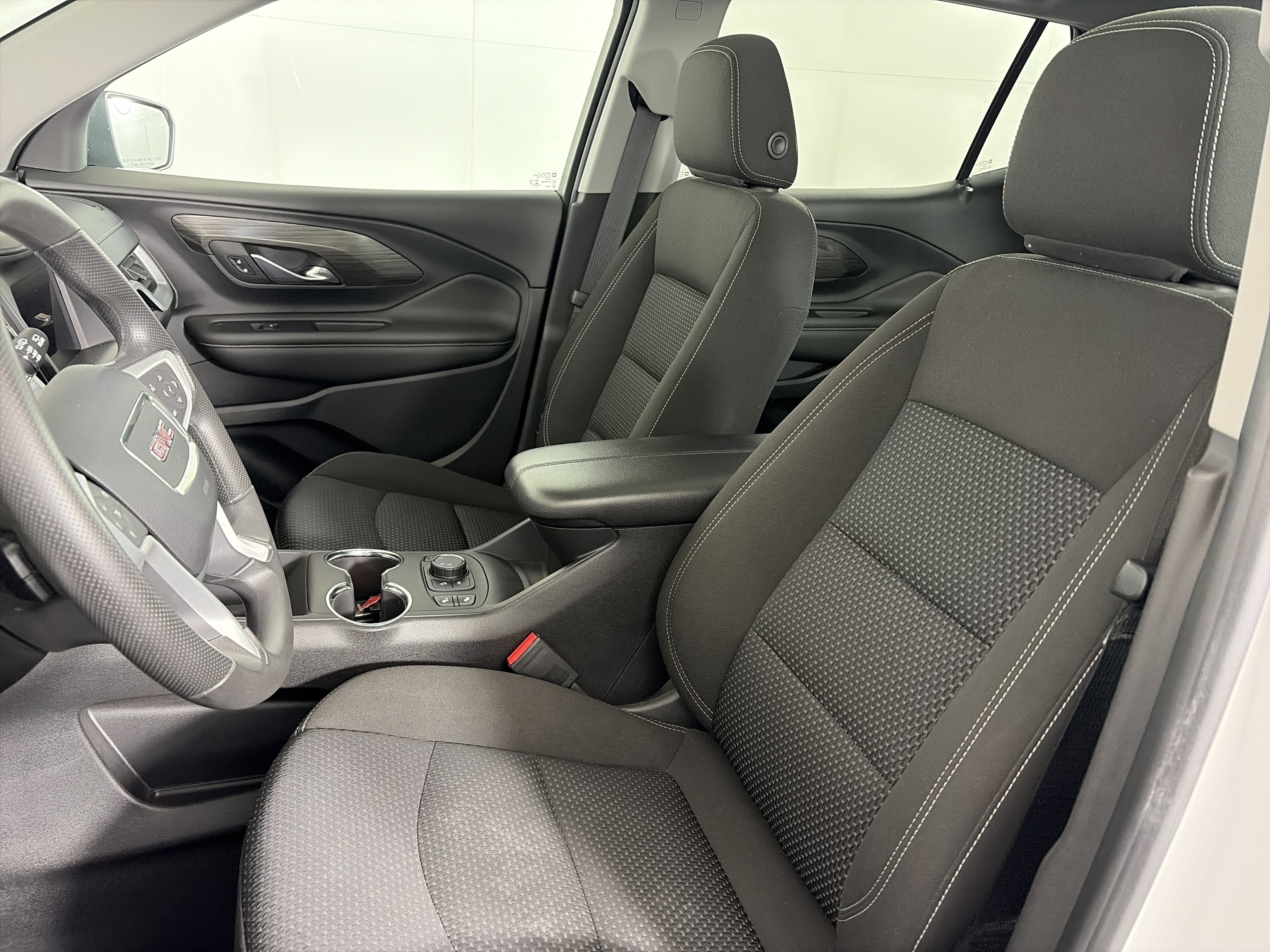 Used 2023 GMC Terrain SLE w/ Driver Convenience Package image 7