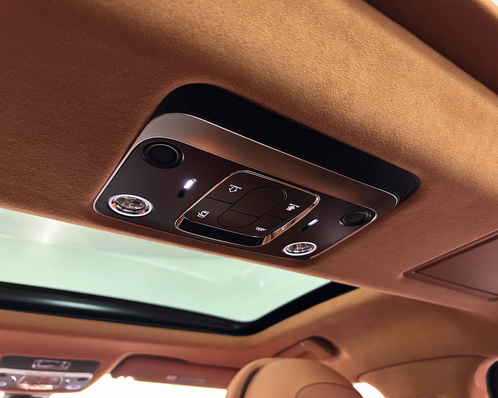 Used 2024 Bentley Flying Spur V8 image 33