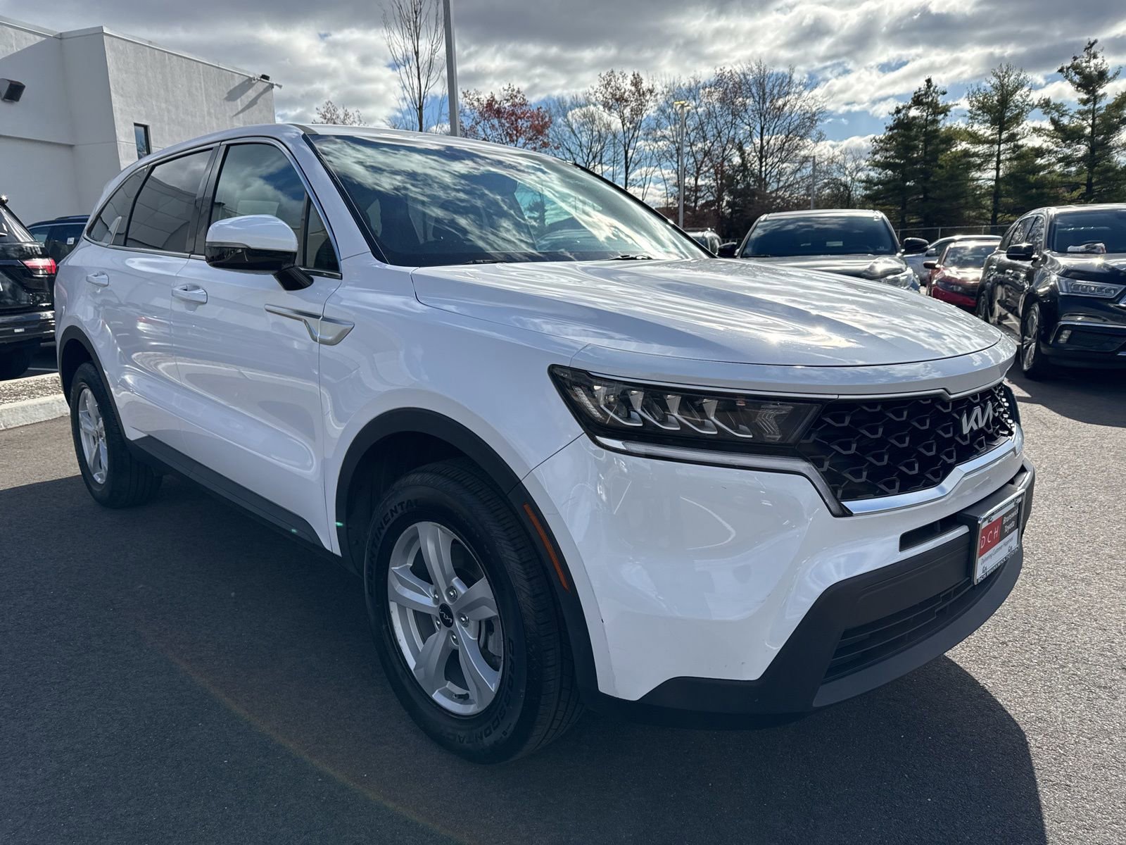 Used 2022 Kia Sorento LX image 3