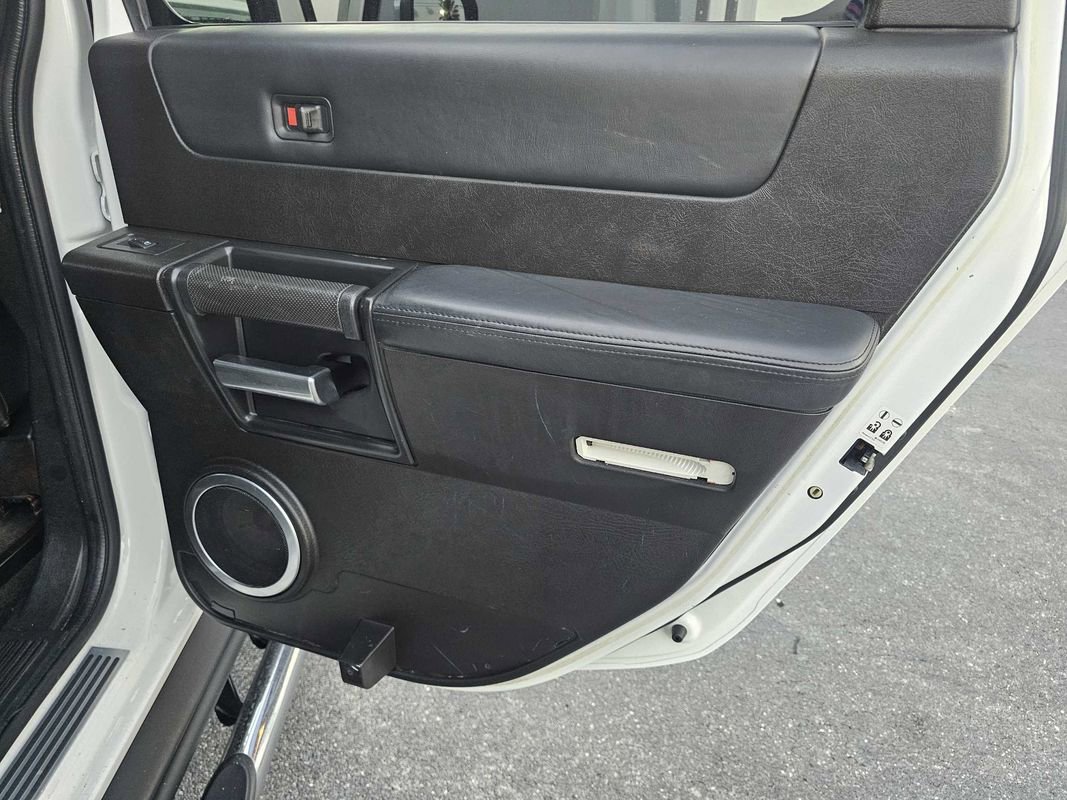 Used 2005 HUMMER H2 w/ Preferred Equipment Group image 18