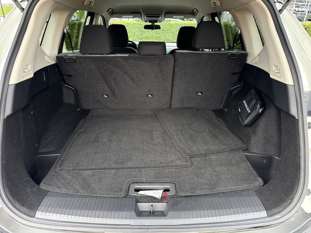 Used 2023 Nissan Rogue SV image 12