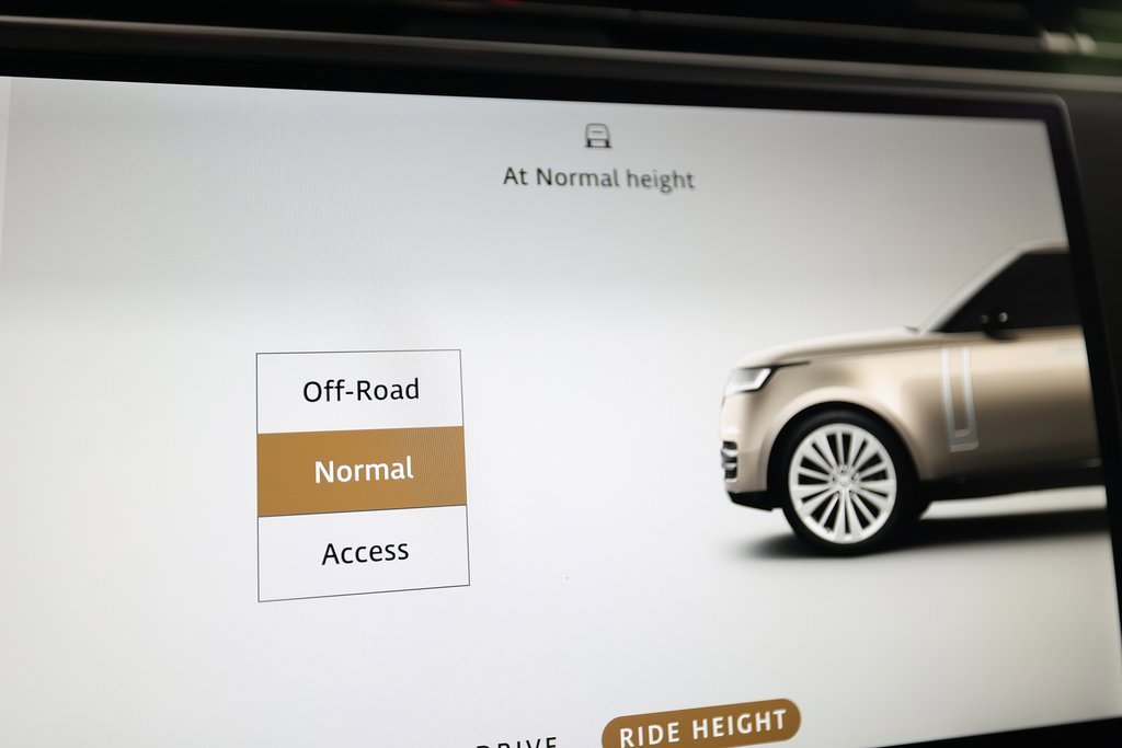 Used 2023 Land Rover Range Rover SE image 32