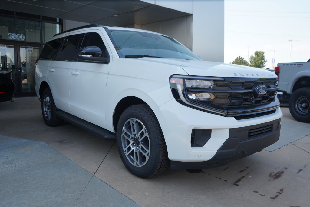 New 2026 Ford Expedition Active AWD/4WD image 3