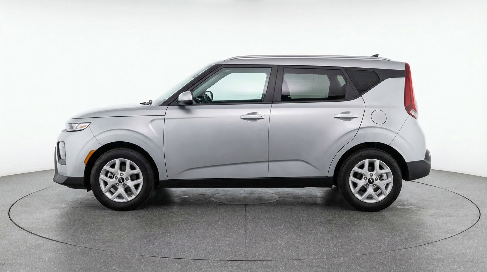 Used 2025 Kia Soul LX w/ LX Technology Package FWD image 5