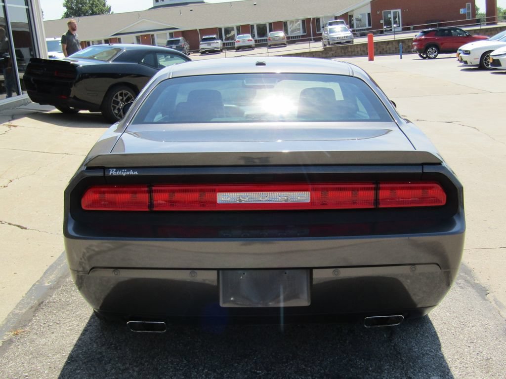 Used 2014 Dodge Challenger R/T RWD image 4