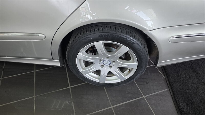 Used 2008 Mercedes-Benz E 350 4MATIC Sedan image 28