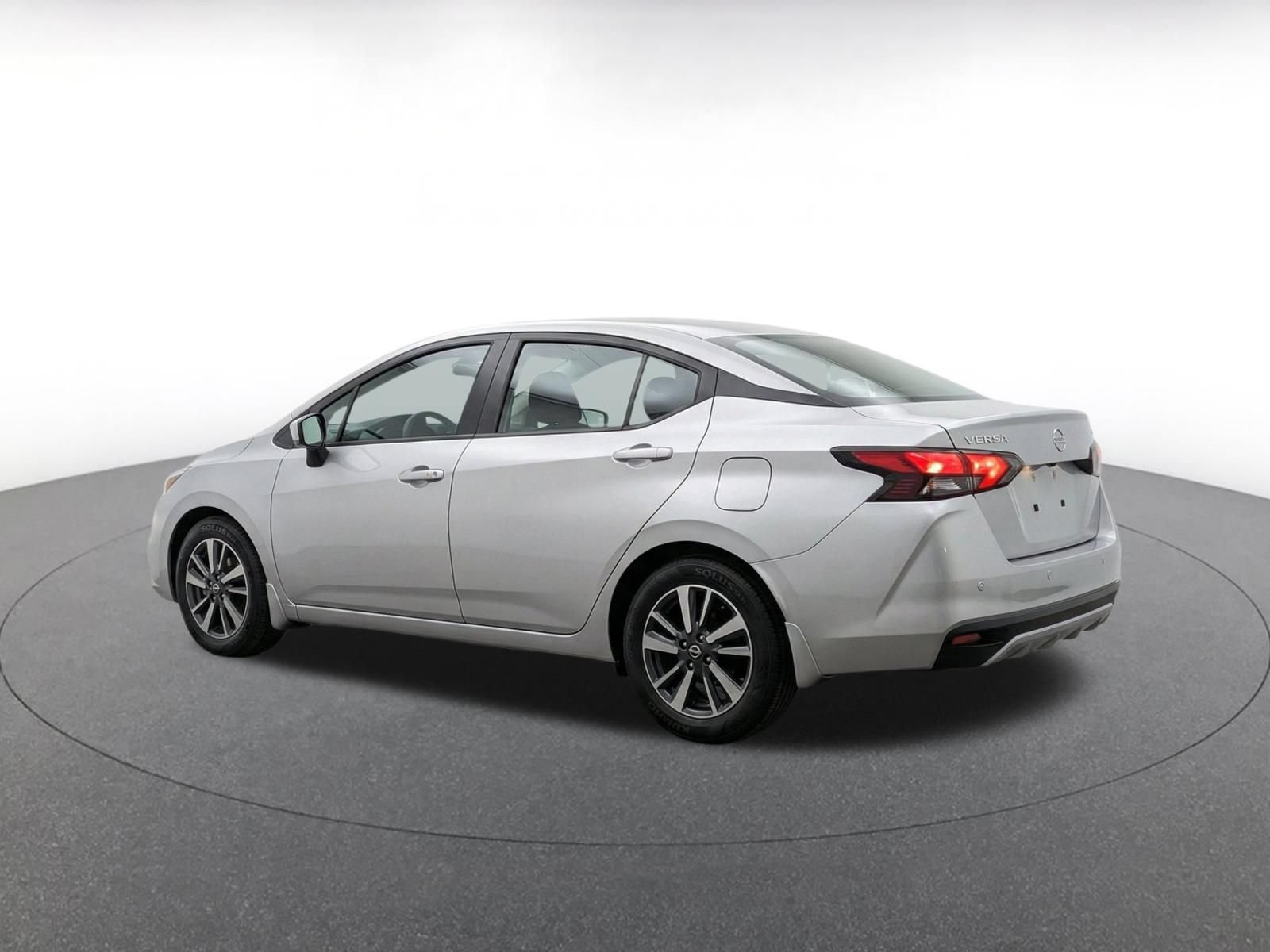 Used 2025 Nissan Versa SV FWD image 5