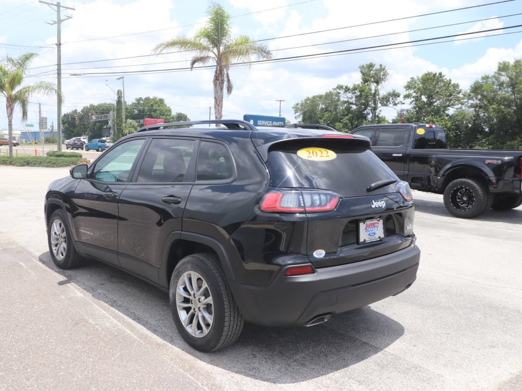Used 2022 Jeep Cherokee Latitude Lux w/ Mopar Interior Package FWD image 10