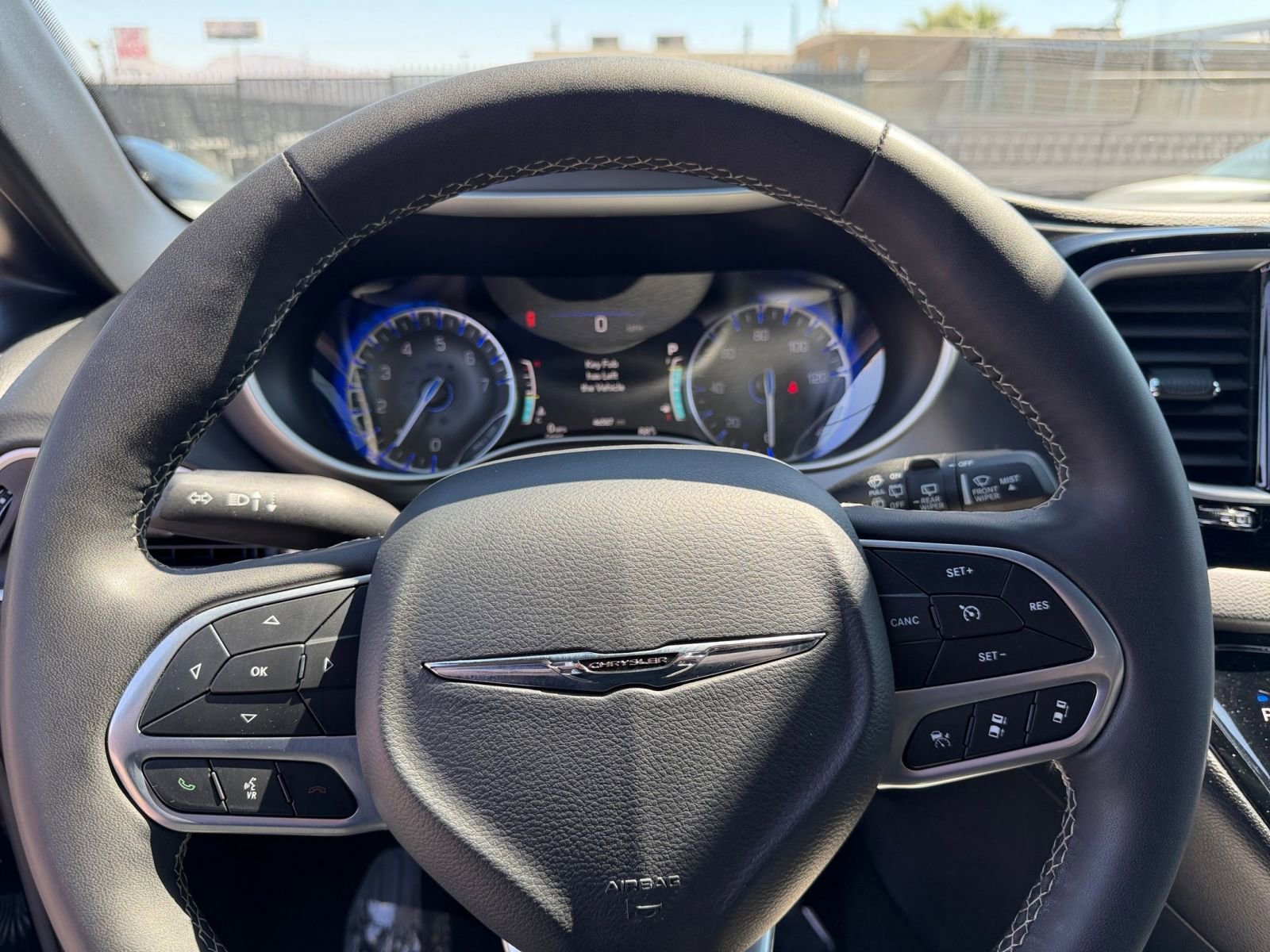 Used 2025 Chrysler Pacifica Select image 28