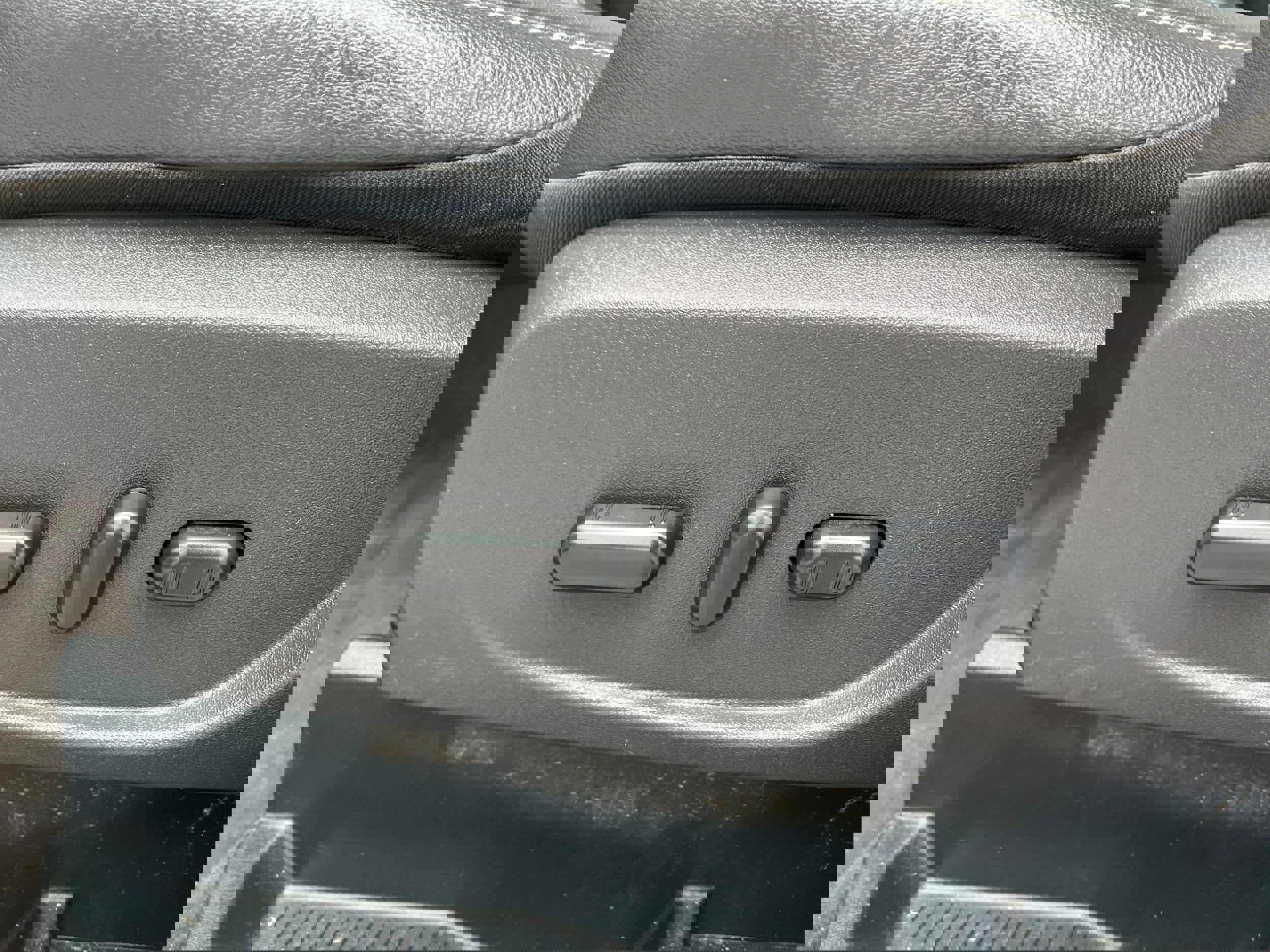 Certified 2018 Ford Escape SE w/ Ford Safe & Smart Package image 10