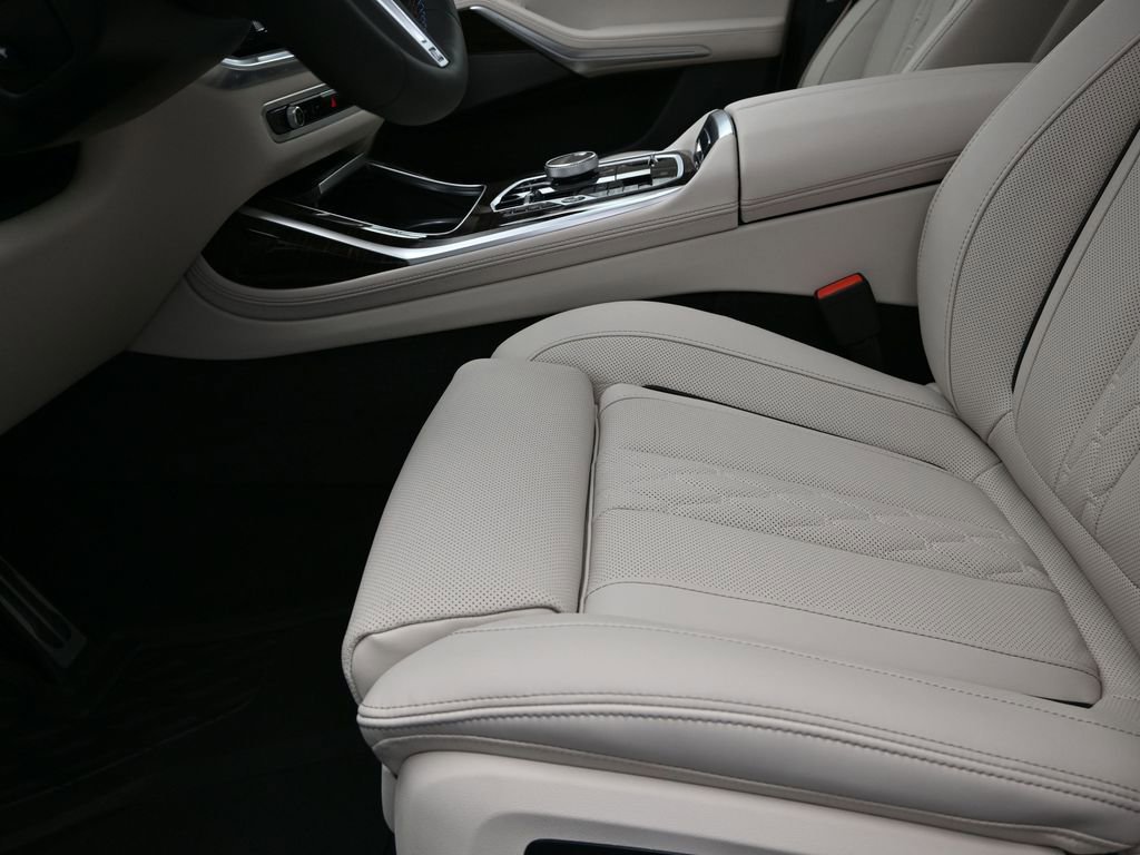 New 2026 BMW X7 M60i image 13