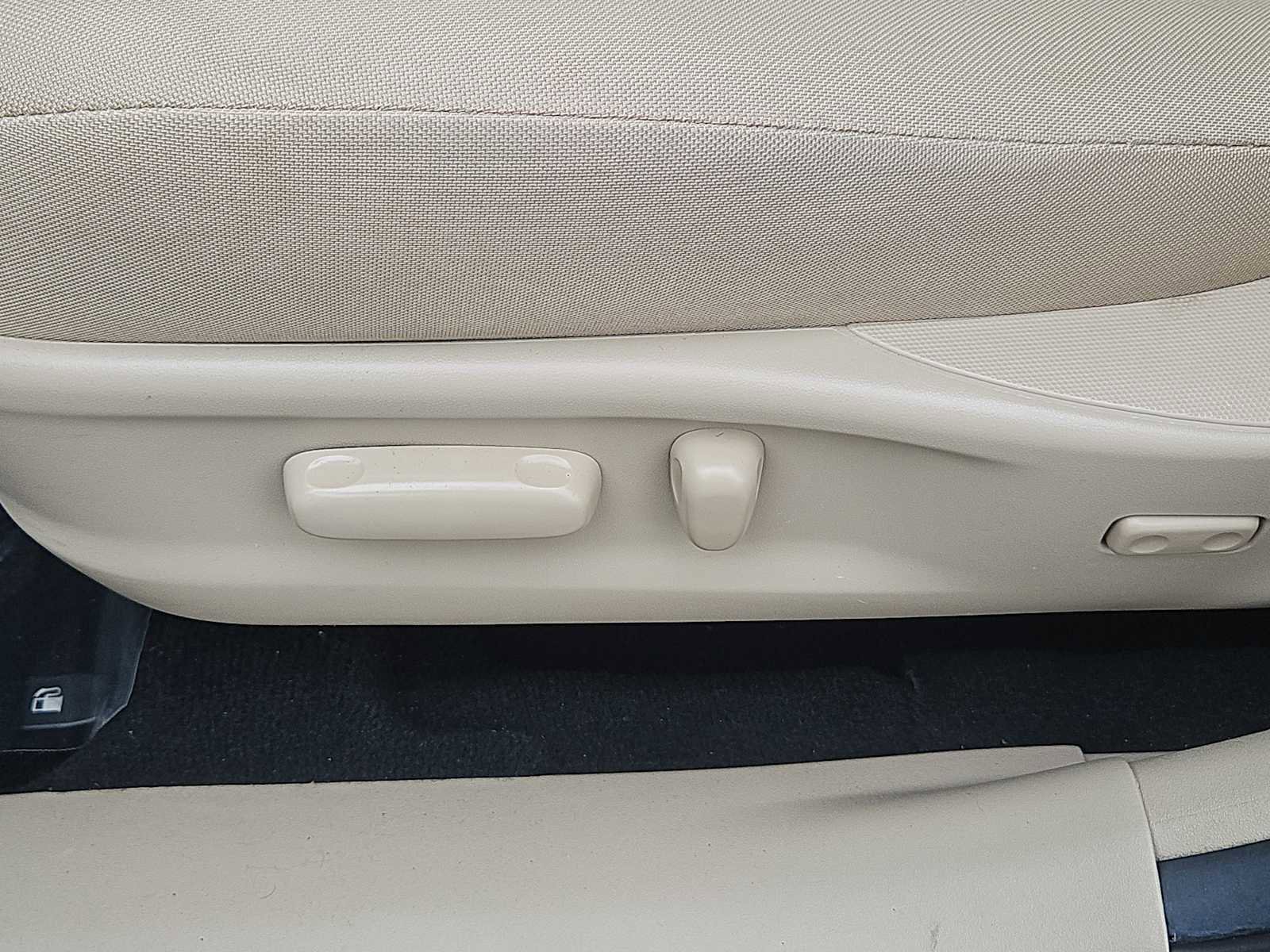 Used 2014 Toyota Venza LE w/ LE Preferred Package AWD/4WD image 19
