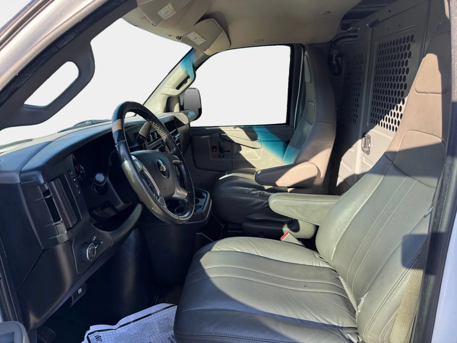 Used 2017 Chevrolet Express 2500 RWD image 9