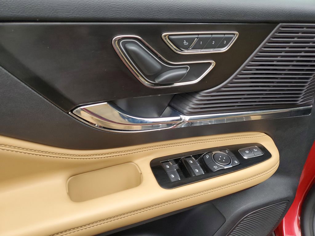 Used 2022 Lincoln Corsair Reserve w/ Sport Package image 19