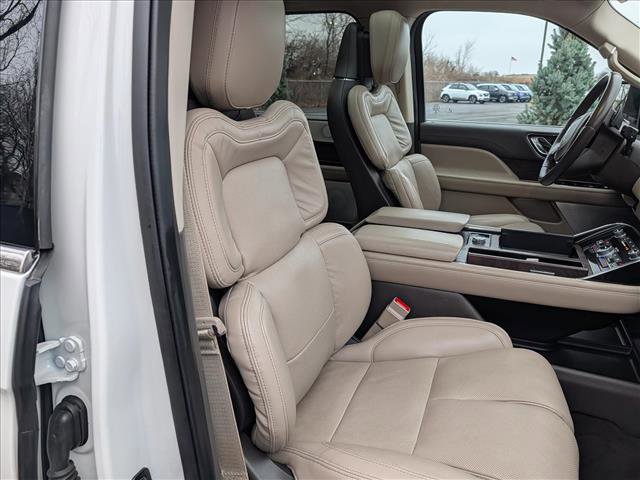 Used 2022 Lincoln Navigator Reserve image 15