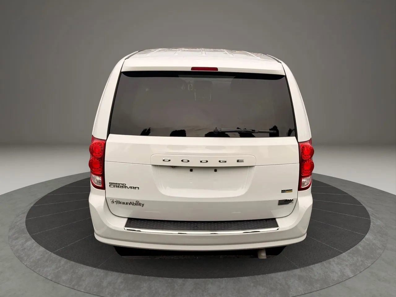 Used 2019 Dodge Grand Caravan SE image 6