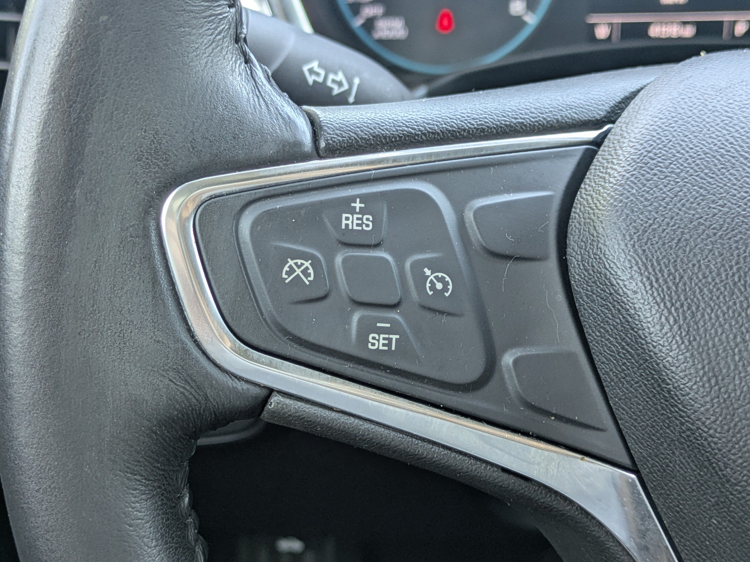 Used 2018 Chevrolet Equinox LT FWD image 22