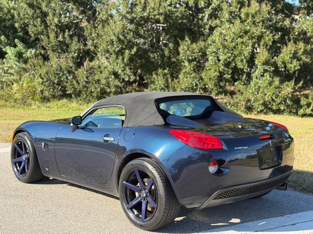 Used 2007 Pontiac Solstice Convertible w/ Premium Package image 3