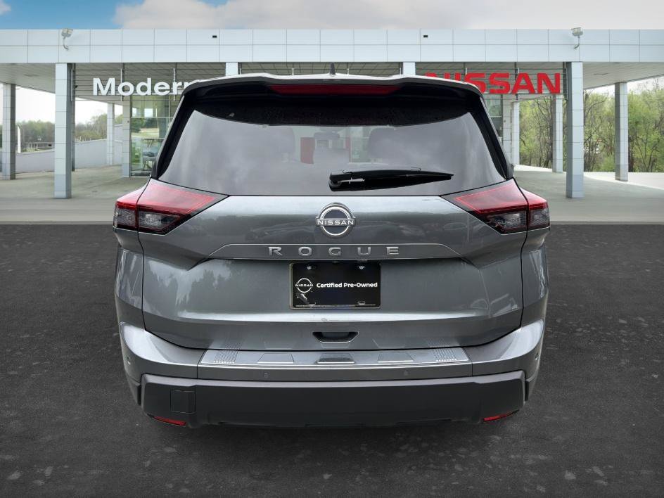 Certified 2026 Nissan Rogue SV FWD image 4