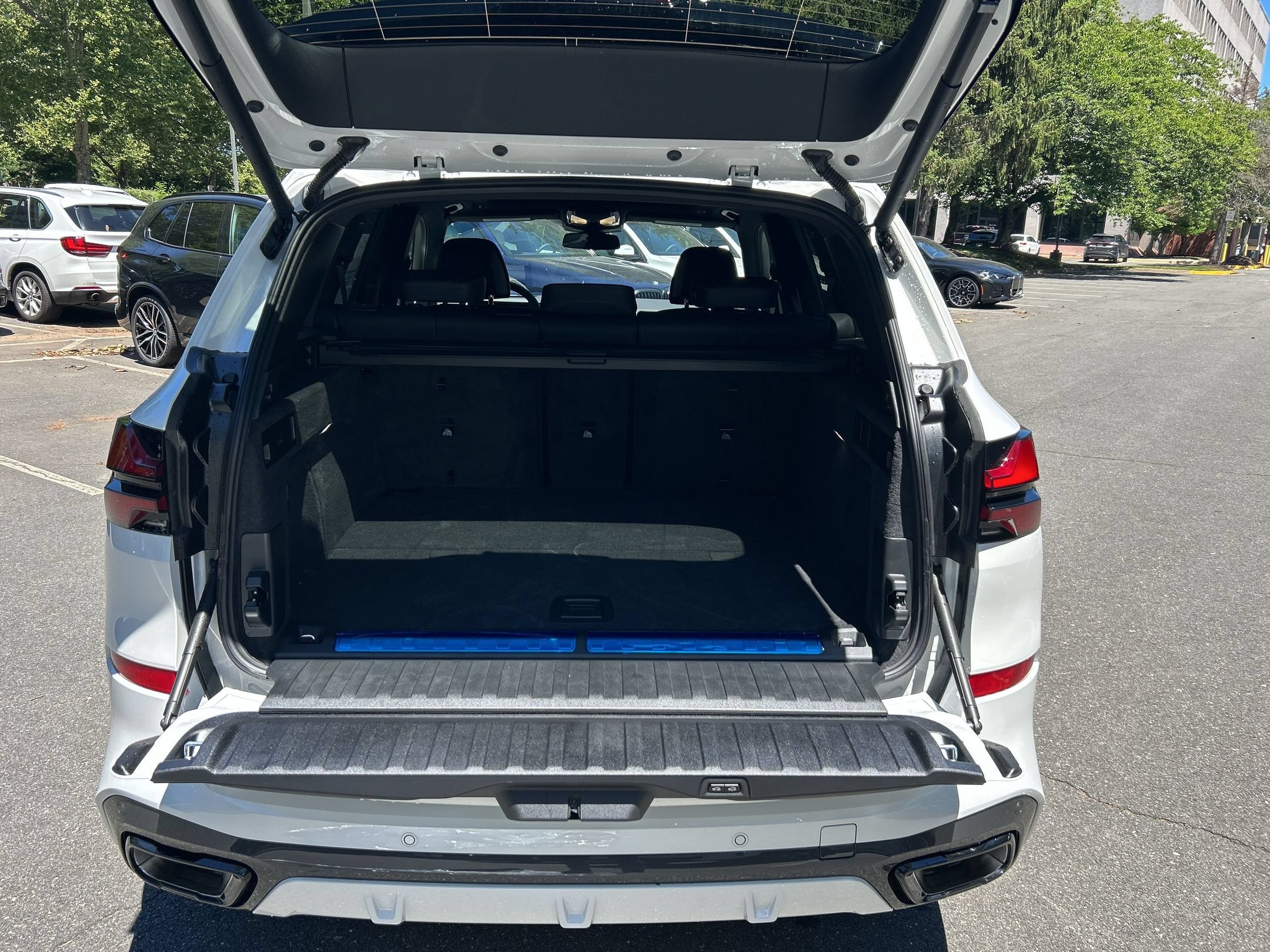 New 2026 BMW X5 xDrive50e w/ M Sport Package AWD/4WD image 32